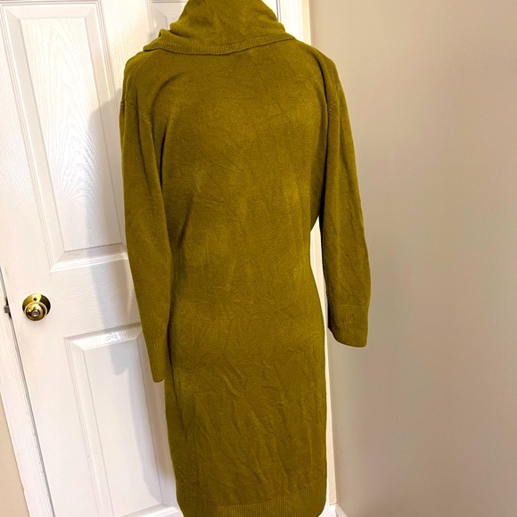 Connected woman’s Dress - Picture 3 of 3